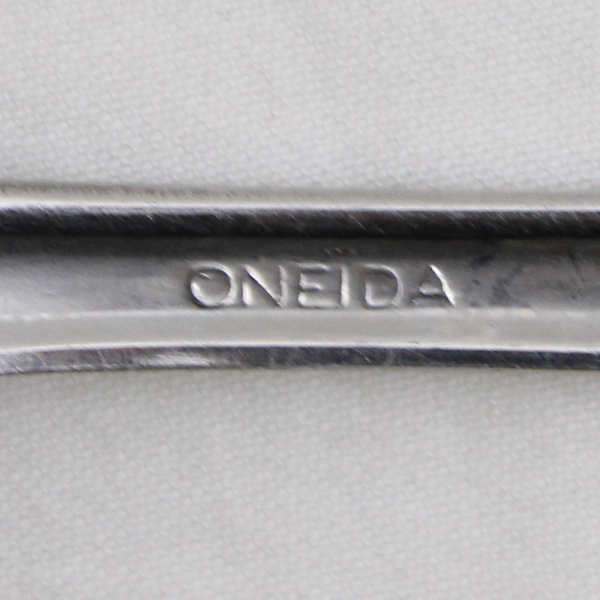 Set of 4 Oneida Satin Sand Dune With Frosted Indent Salad Forks 6.75 Inches
