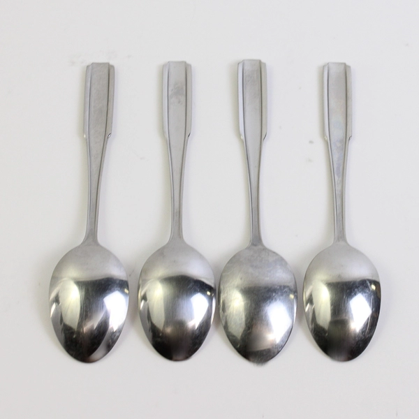 A Lot of 4 Oneida Satin Fremont Oval Soup Spoons 6.75 Inches