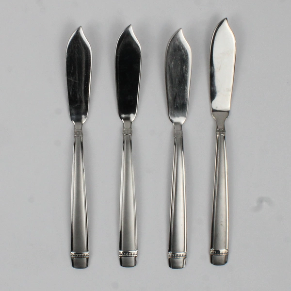 A Lot of 4 Reed & Barton 18/8 Stainless Durham-Matte Butter Knives 7.125 Inches