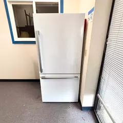 Used Hisense 17.2-cu ft  Bottom-Freezer Refrigerator