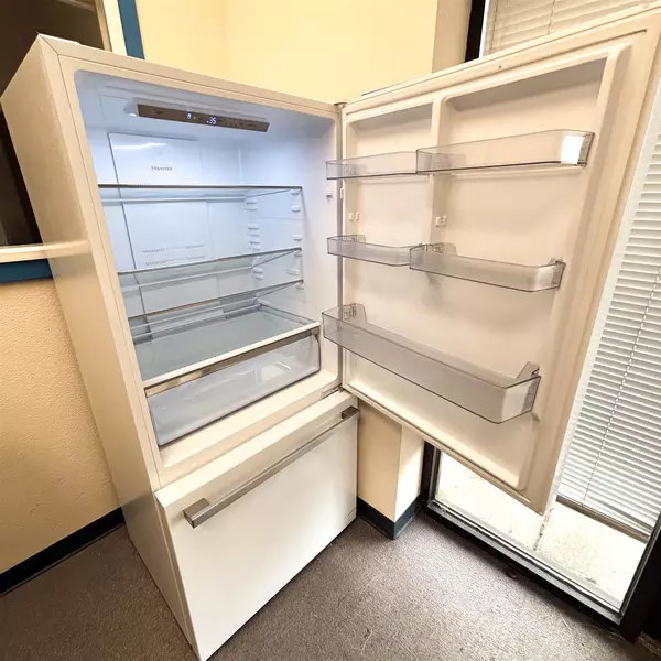 Used Hisense 17.2-cu ft  Bottom-Freezer Refrigerator
