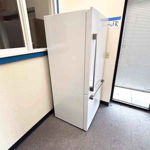 Used Hisense 17.2-cu ft  Bottom-Freezer Refrigerator