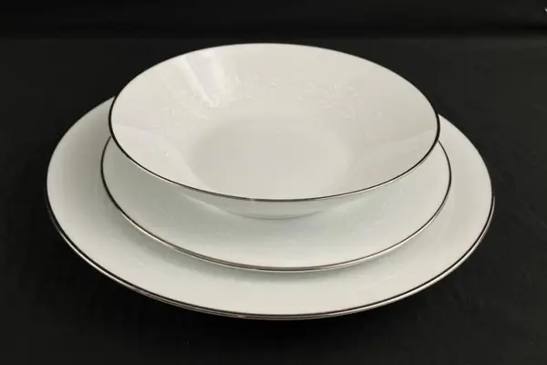 Noritake Reina Dinnerware Place Setting 3 Piece White Floral Platinum Rim 6450Q