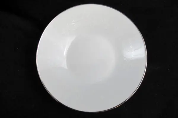 Noritake Reina Dinnerware Place Setting 3 Piece White Floral Platinum Rim 6450Q