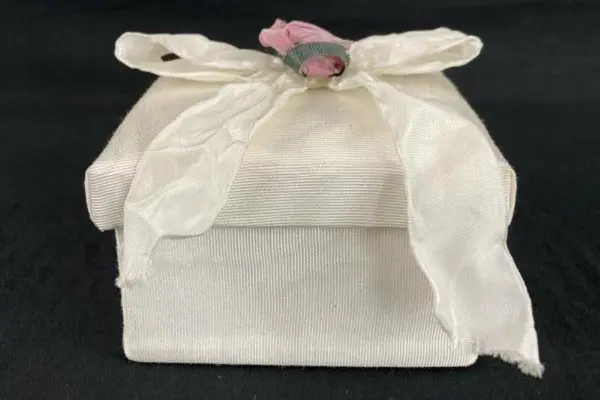 Vintage Marycana San Jose Soft Shell Jewelry Box 4" - Retro Trinket Holder