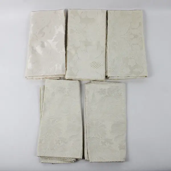 Lot Of 5 Unbranded Matching Cream Fabric Napkins Floral/Leaf Pattern 19" x 19"