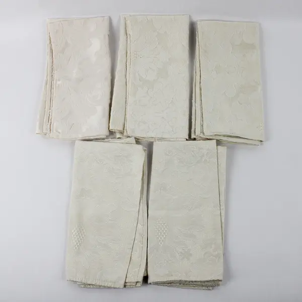 Lot Of 5 Unbranded Matching Cream Fabric Napkins Floral/Leaf Pattern 19" x 19"