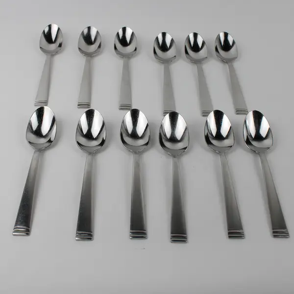 Lot of 12 Unbranded Tablespoons Stainless Steel Flatware 7.5"