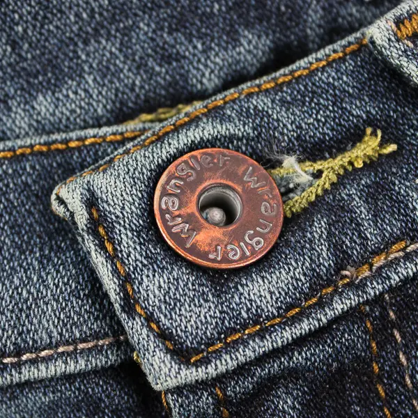 Wrangler Women's 29x30 Blue Medium Wash Slim Straight Denim Jeans