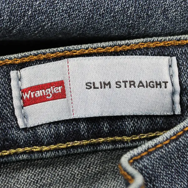 Wrangler Women's 29x30 Blue Medium Wash Slim Straight Denim Jeans