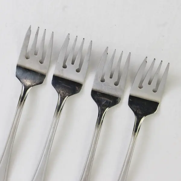 Lot Of 4 Wallace Silver Unknown Pattern 18/10 Stainless Salad Forks 7" HTF 