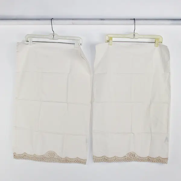 Lot Of 2 Unbranded Matching Solid White Crochet Trim Pillowcases 19.5" x 29"