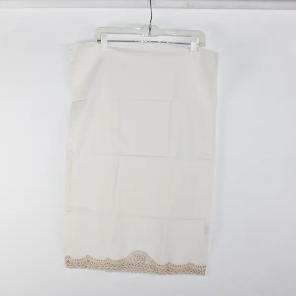 Lot Of 2 Unbranded Matching Solid White Crochet Trim Pillowcases 19.5" x 29"