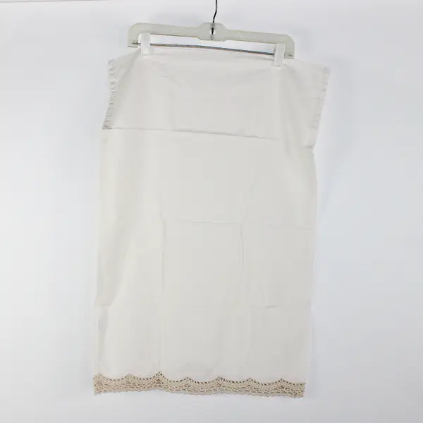 Lot Of 2 Unbranded Matching Solid White Crochet Trim Pillowcases 19.5" x 29"