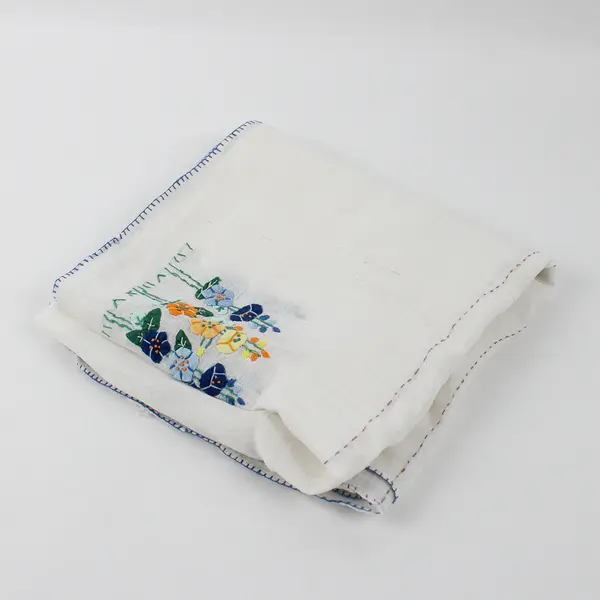Handmade Solid White Color With Sewn Flowers Square Fabric Tablecloth 33" x 33"