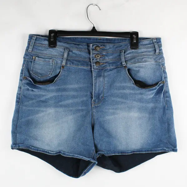 Revolution By Revolt Women's 18W Medium Wash Denim Stretch Shorts 