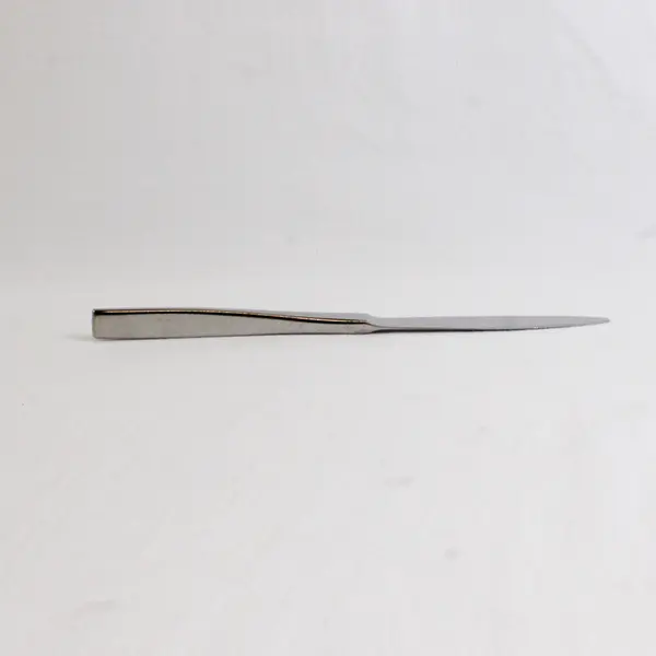 Worthy Noble & Kent (WKN) Tura Pattern SS Dinner Knife 9.25" Rare HTF Piece