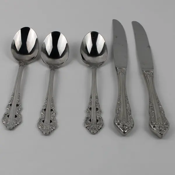 Lot of 5 Wallace Silver Antique Baroque Pattern 18/10 SS 2 Knives 3 Soup Spoons