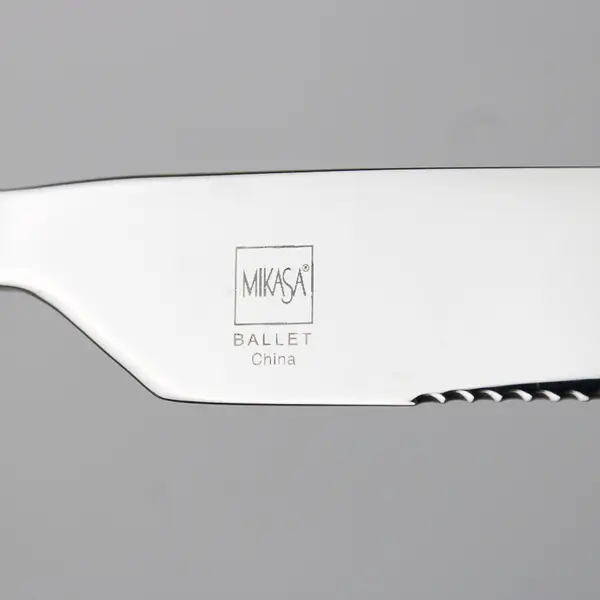 Lot of 4 Mikasa Ballet Pattern 18/10 Stainless Steak Knives 9.5" Plastic Sleeves