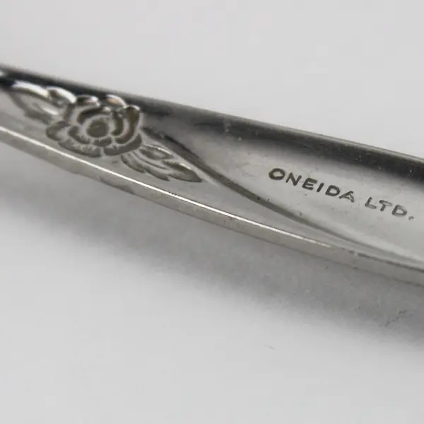 Lot Of 7 Oneida Silver Inspire (Stainless) Flatware 5 Soup Spoons & 2 Knives