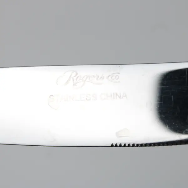 Lot of 3 International Silver (aka Rogers) Stainless Dinner Knives 9" Ribbed 