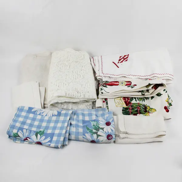 Lot of 8 Table Linens Fabric Cutters DIY Upcycling FLAWED