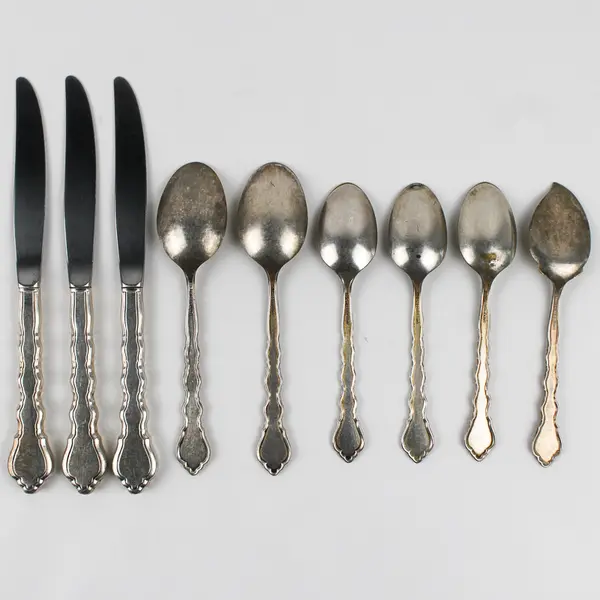 Lot Of 9 Oneida Silver Duet Pattern Flatware 6 Spoons & 3 Dinner Knives