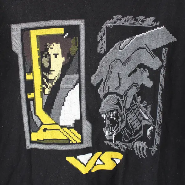 ThinkGeek Alien vs Predator Black Cotton Graphic T-Shirt Men's Size Medium