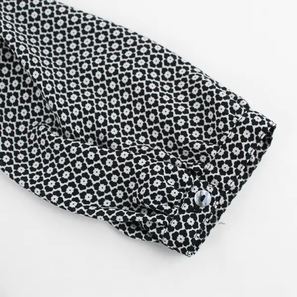 Max Studio Navy Blue and White Long-Sleeved V-Neck Blouse Women's Size Large