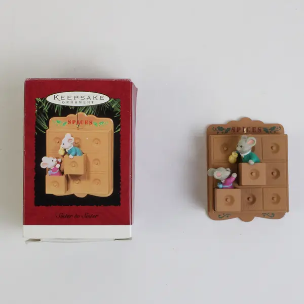 1995 Hallmark Sister to Sister Mice in Spice Drawer Keepsake Ornament 