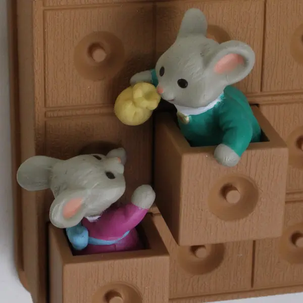 1995 Hallmark Sister to Sister Mice in Spice Drawer Keepsake Ornament 