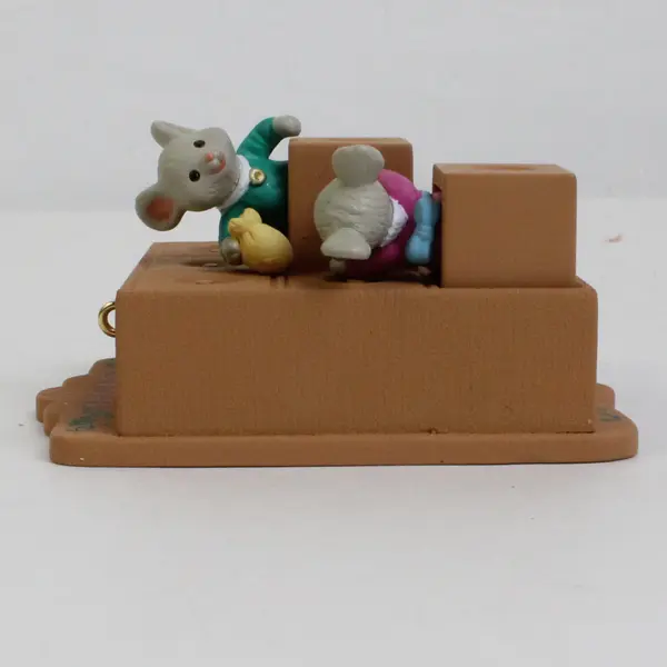 1995 Hallmark Sister to Sister Mice in Spice Drawer Keepsake Ornament 