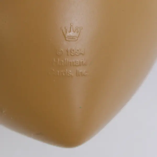 1994 Hallmark Sister To Sister Squirrels in Acorn Keepsake Ornament