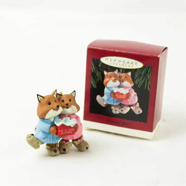 Hallmark 1993 Keepsake Ornament Mom & Dad His 'N Hers Slippers QX584-5