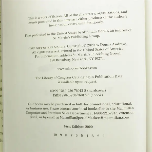 The Gift of the Magpie Donna Andrews 1st Ed 2020 Meg Langslow Mystery HC DJ