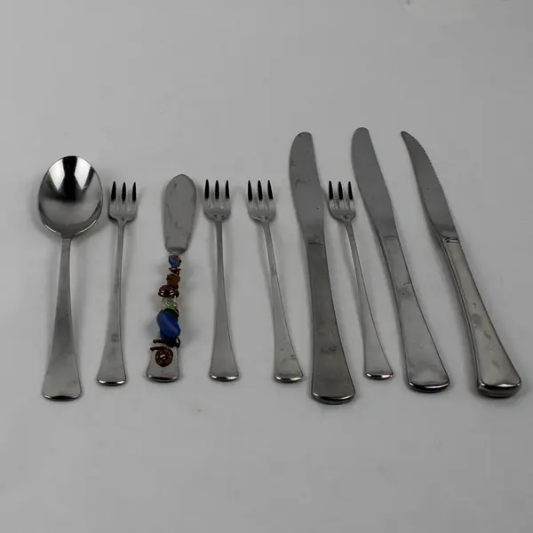 Lot Of 9 Oneida Canada/Distinction (Stainless) Flatware 4 Knives 4 Forks 1 Spoon