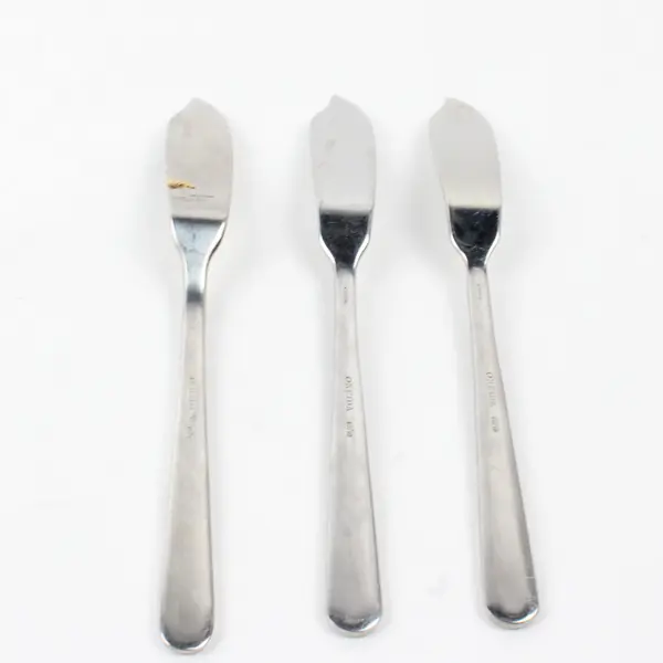 Lot of 3 Oneida Hera Butter Knives Stainless 18/10 Frosted Glossy Silverware