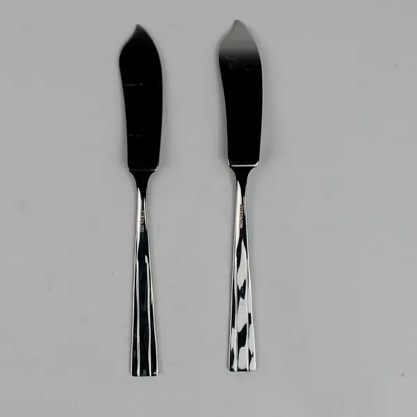 Lot of 2 Oneida Camden Stainless Butter Knives 7" Glossy Flatware