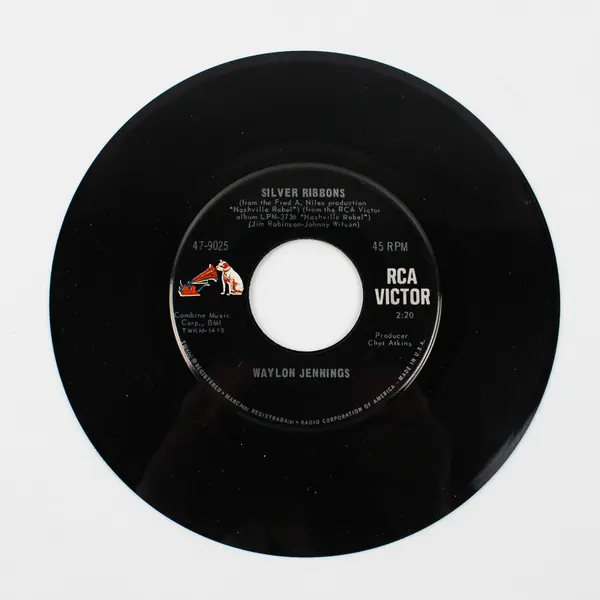 Waylon Jennings 45 Record Green River & Silver Ribbons RCA 47-9025