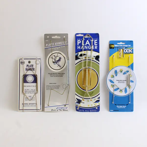 Lot 4 Wire Plate Hangers Assorted Sizes White Holders Plate Sizes 8.5 In Plates