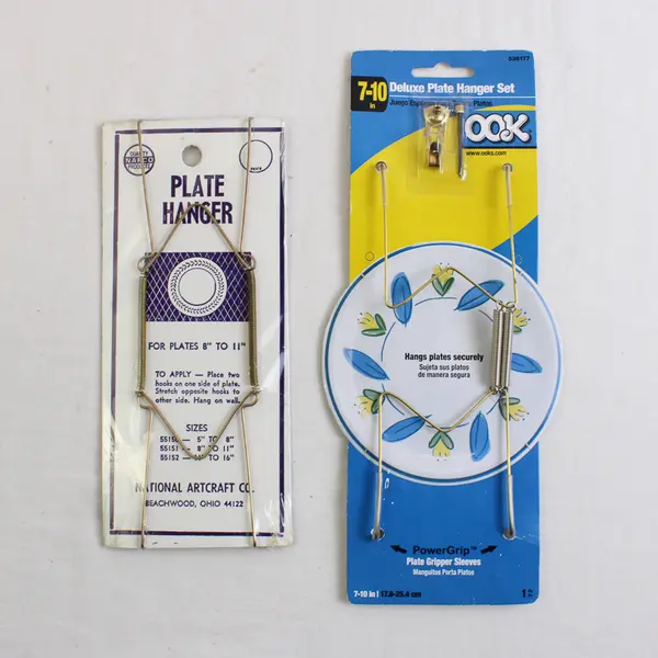 Lot 4 Wire Plate Hangers Assorted Sizes White Holders Plate Sizes 8.5 In Plates