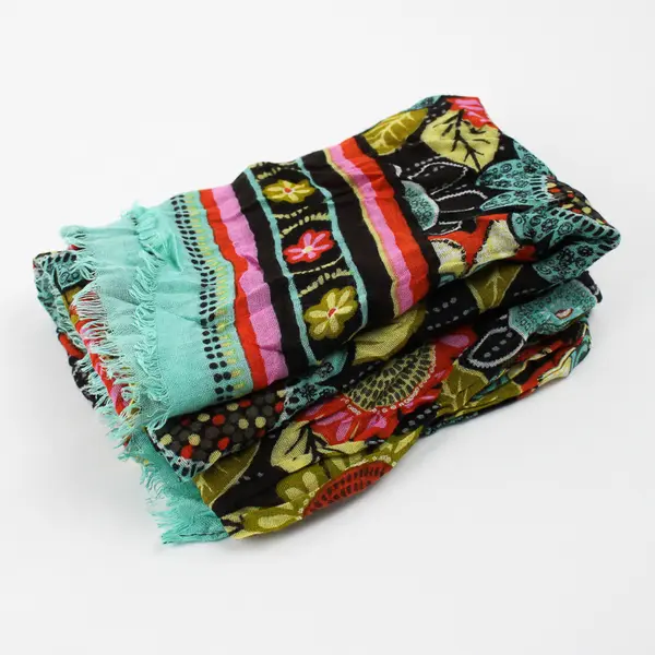 Multicolor Retro Floral Pattern Scarf 26" x 66"