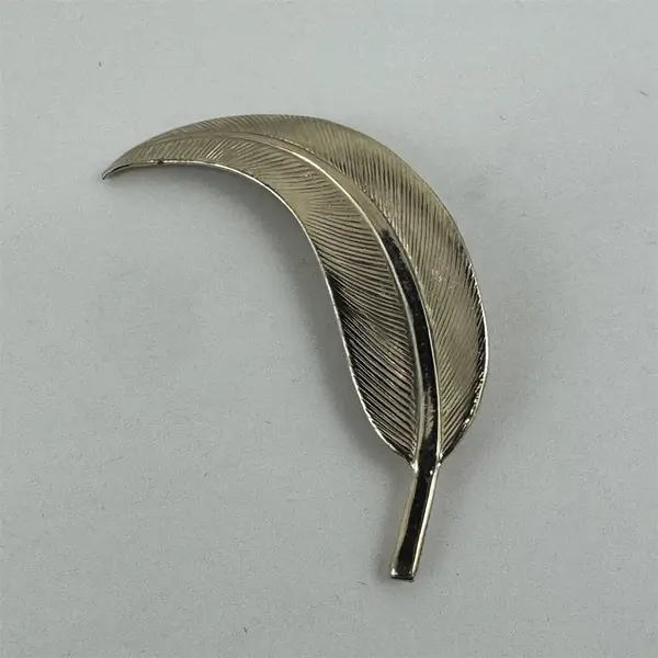 Vintage Gold Tone Metal Leaf Brooch 2.5" Women's Jewelry