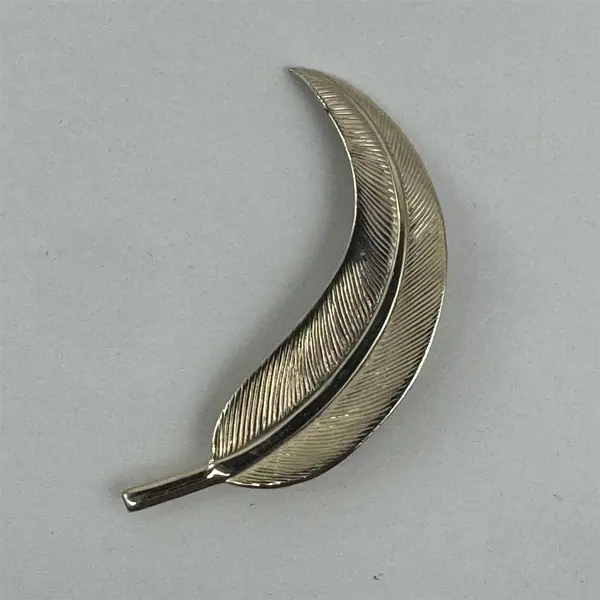 Vintage Gold Tone Metal Leaf Brooch 2.5" Women's Jewelry