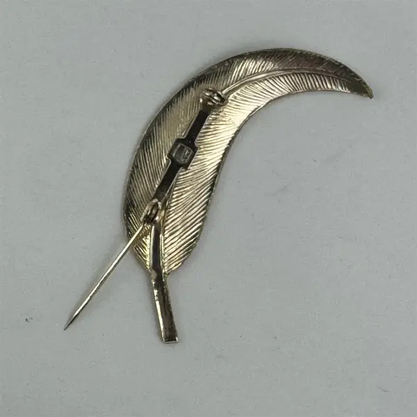 Vintage Gold Tone Metal Leaf Brooch 2.5" Women's Jewelry