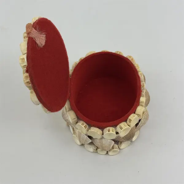 Vintage Seashell Trinket Jewelry Box Round Red Felt Lined Small 4.5in