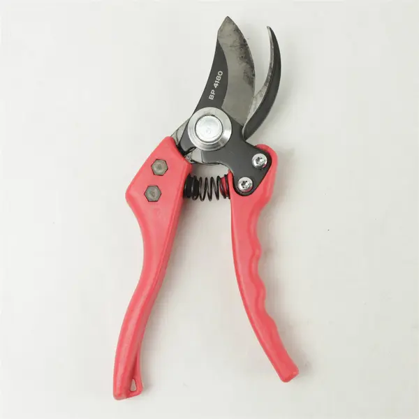 Ergonomic Bypass Hand Pruner 2.5 in High Carbon Steel Blade Nylon Handle 8.5 in