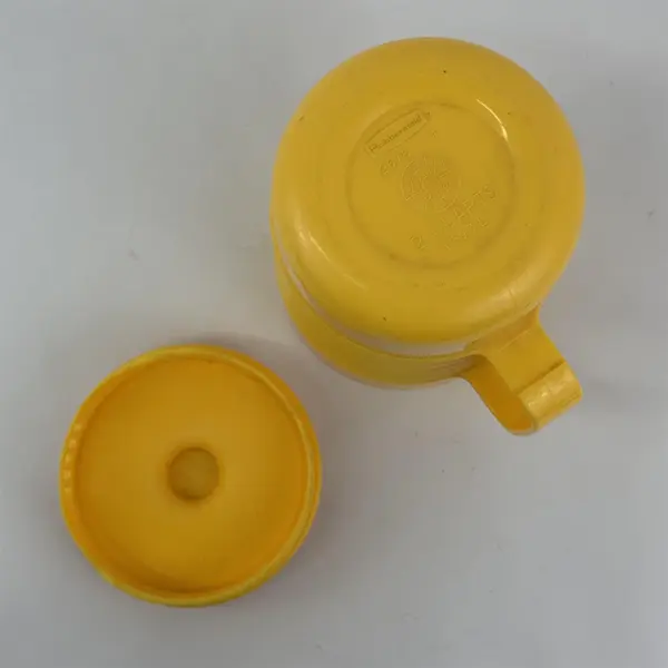 Vintage Rubbermaid Yellow Ribbed 2 Quart Pitcher with Lid 2678