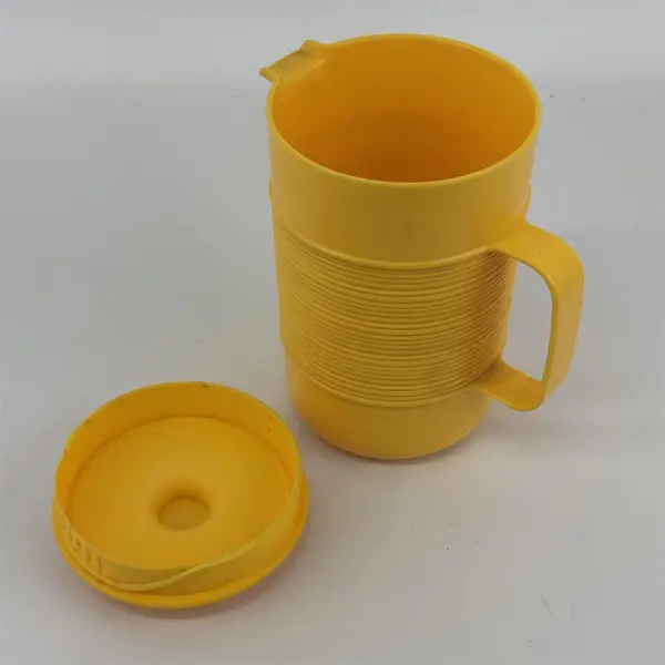 Vintage Rubbermaid Yellow Ribbed 2 Quart Pitcher with Lid 2678