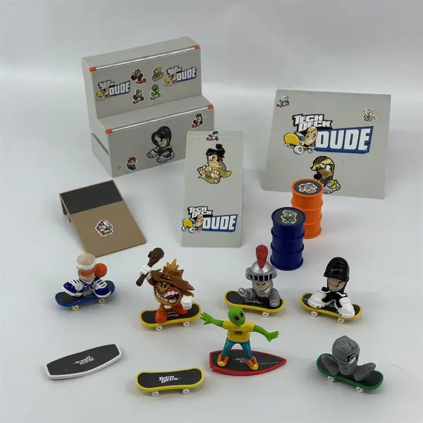 Tech Deck Finger Skateboarder Lot 6 Figures 8 Boards 4 Ramps 2 Barrels